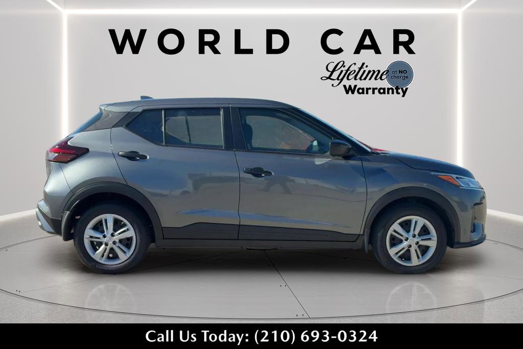 Used 2025 Nissan Kicks Play S FWD image 2