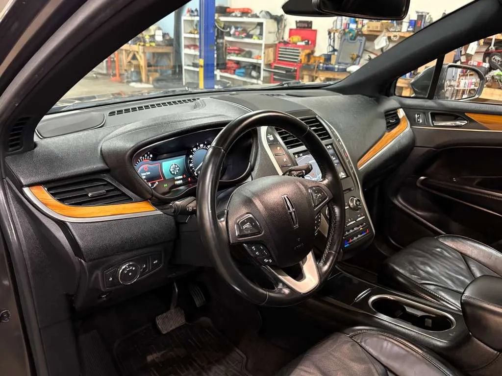 Used 2017 Lincoln MKC Reserve FWD image 17