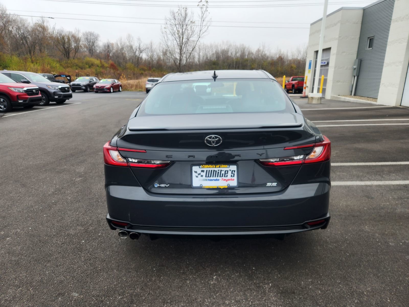 Used 2025 Toyota Camry SE image 5