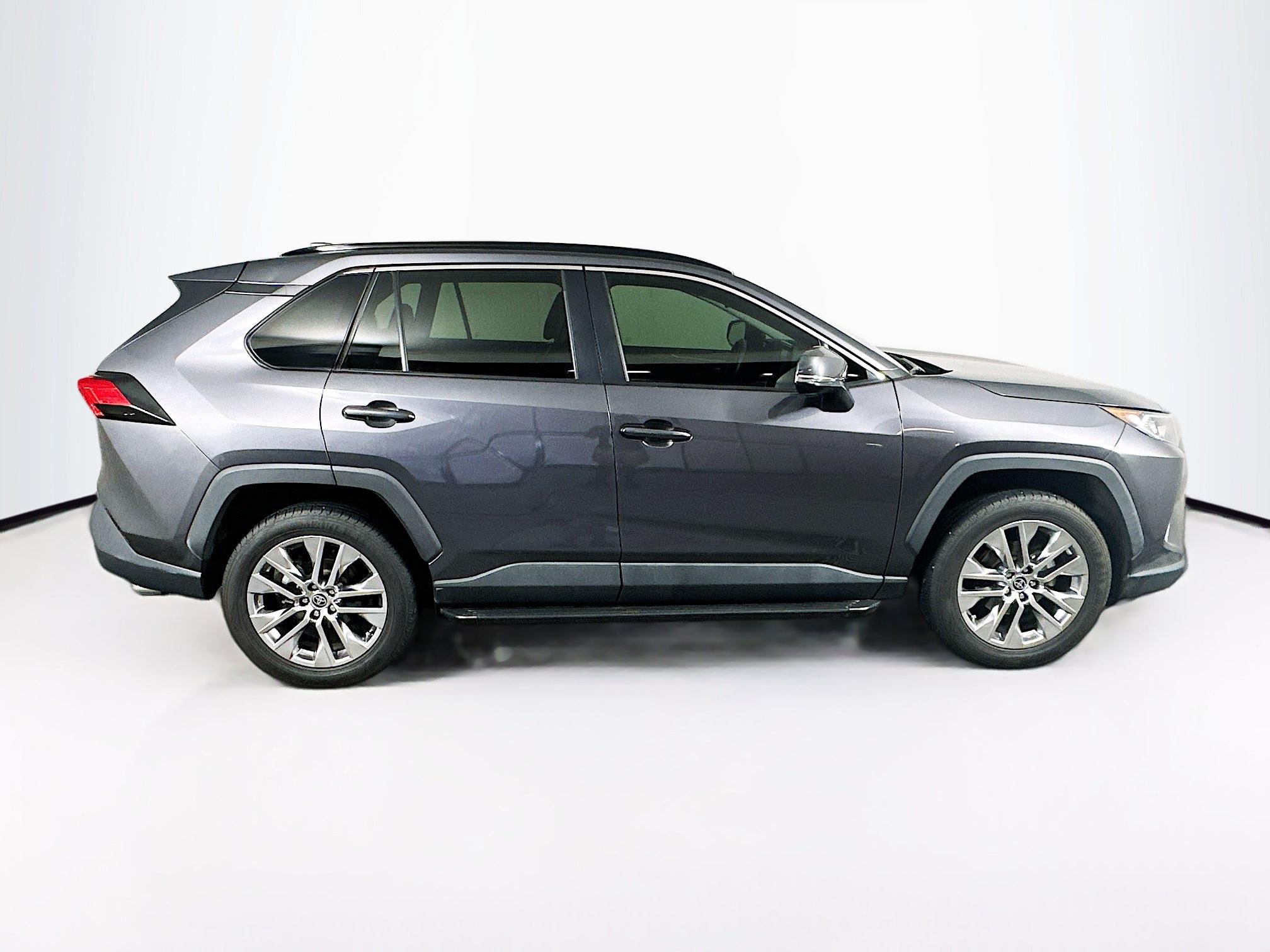 Used 2021 Toyota RAV4 XLE Premium FWD image 10