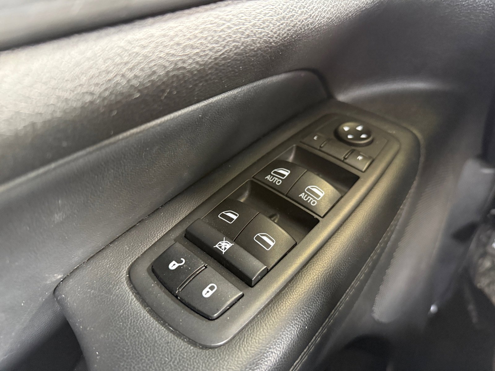 Used 2019 Jeep Grand Cherokee Altitude image 21