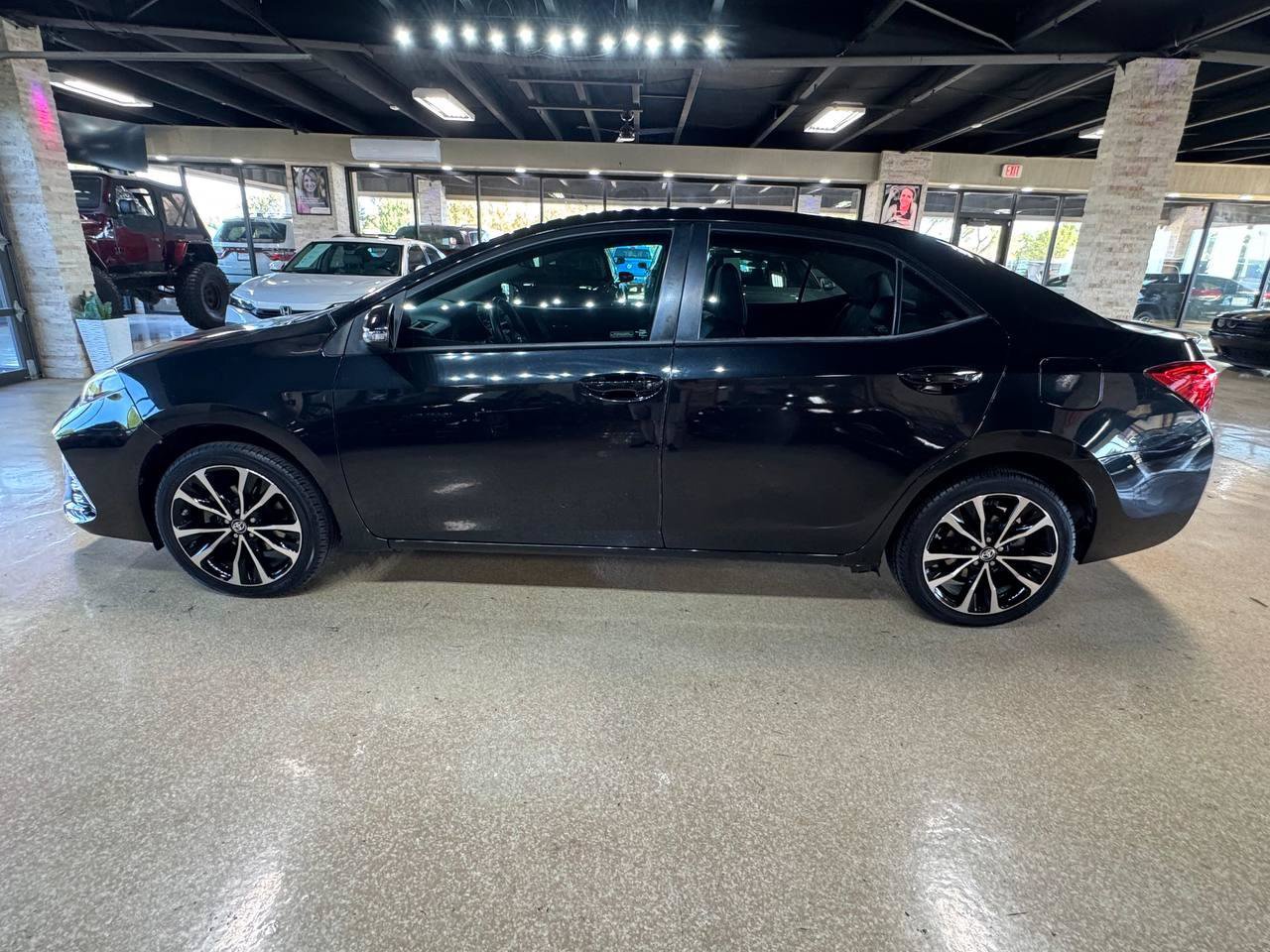 Used 2017 Toyota Corolla SE FWD image 4