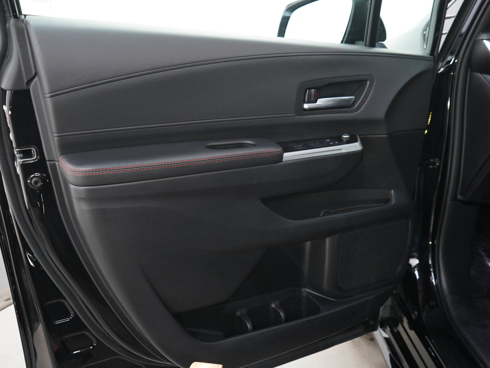 Used 2025 Toyota Sienna XSE AWD/4WD image 21