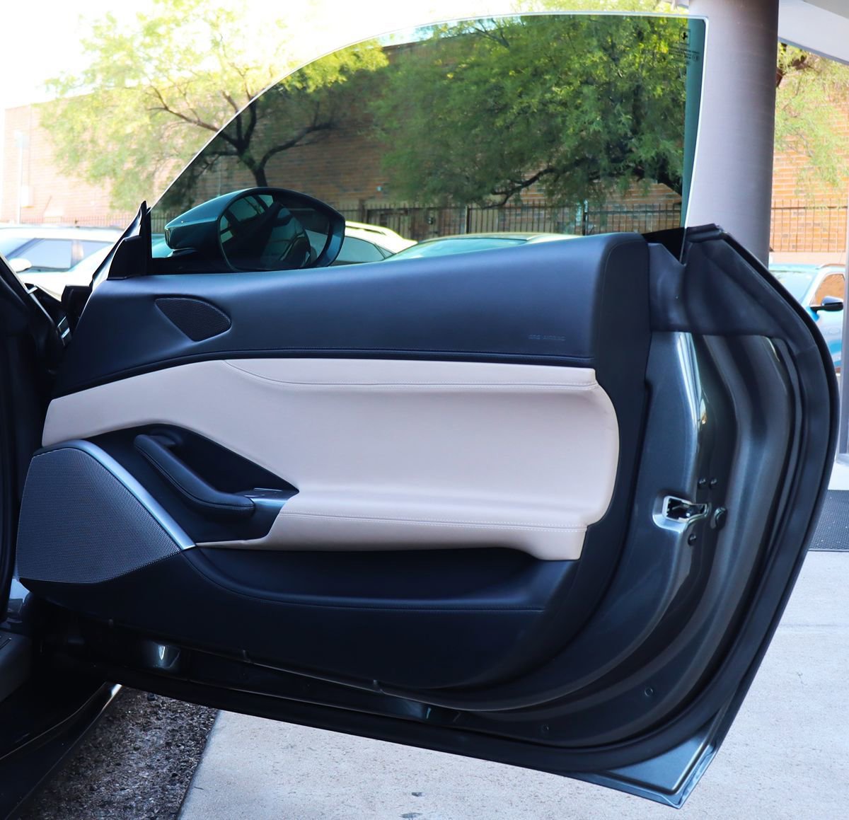 Used 2020 Ferrari Portofino RWD image 32