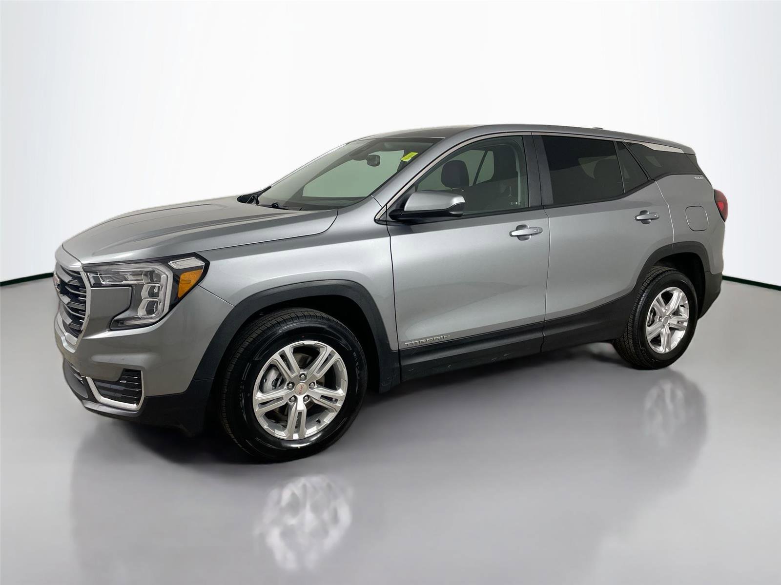 Used 2024 GMC Terrain SLE AWD/4WD image 8