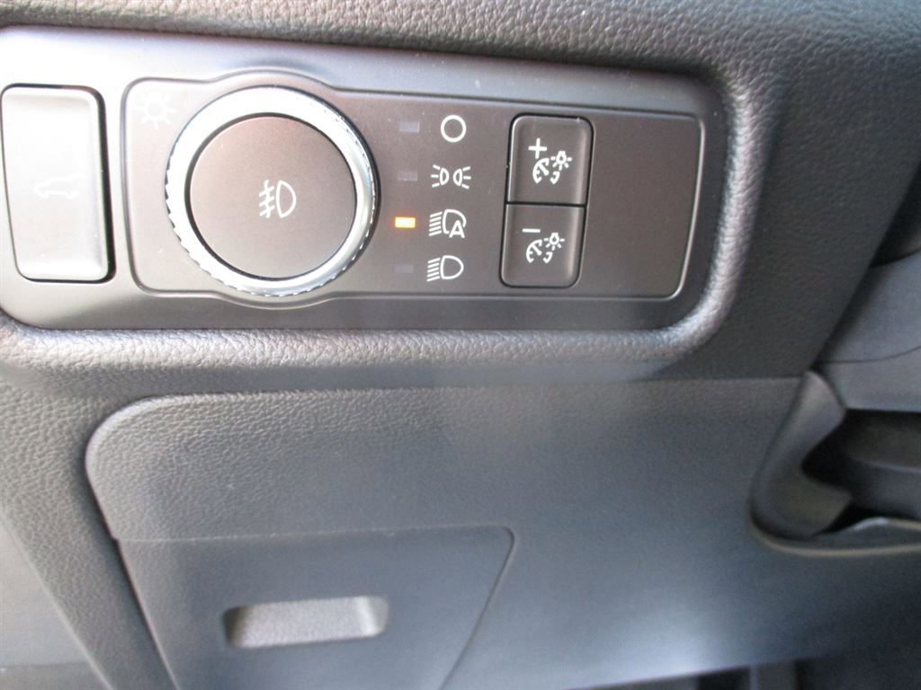 Used 2020 Ford Explorer XLT w/ Equipment Group 202A image 7