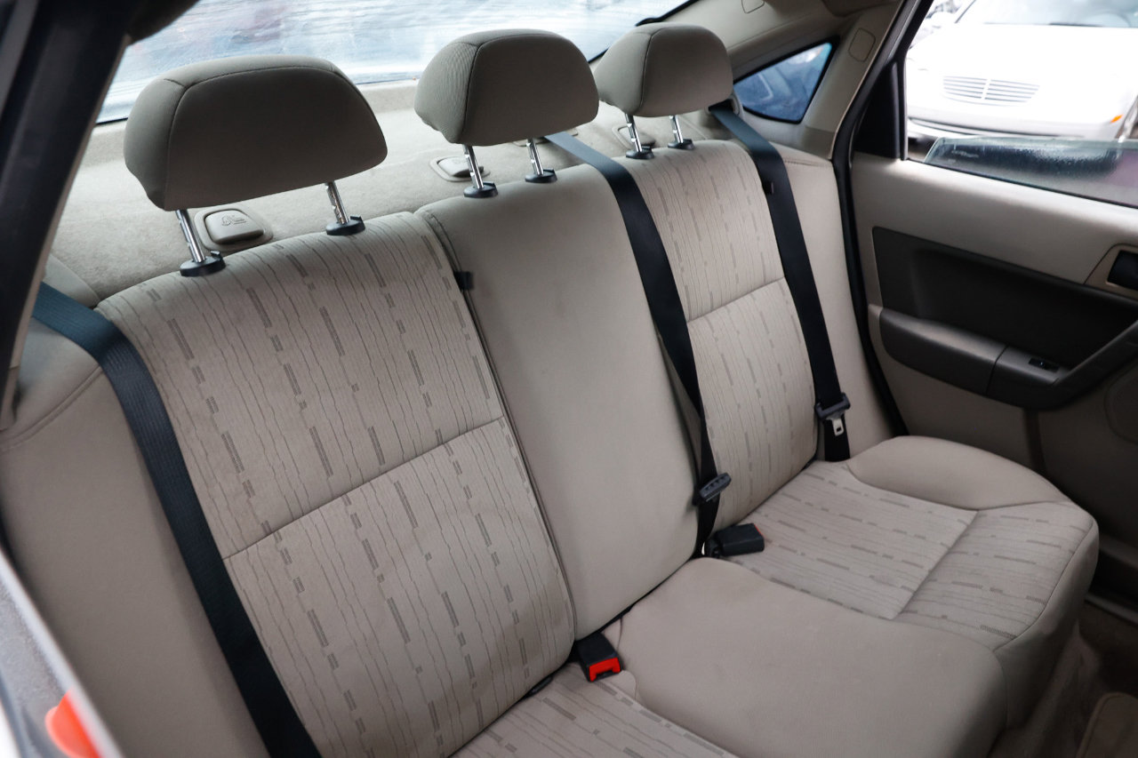 Used 2010 Ford Focus SE image 14