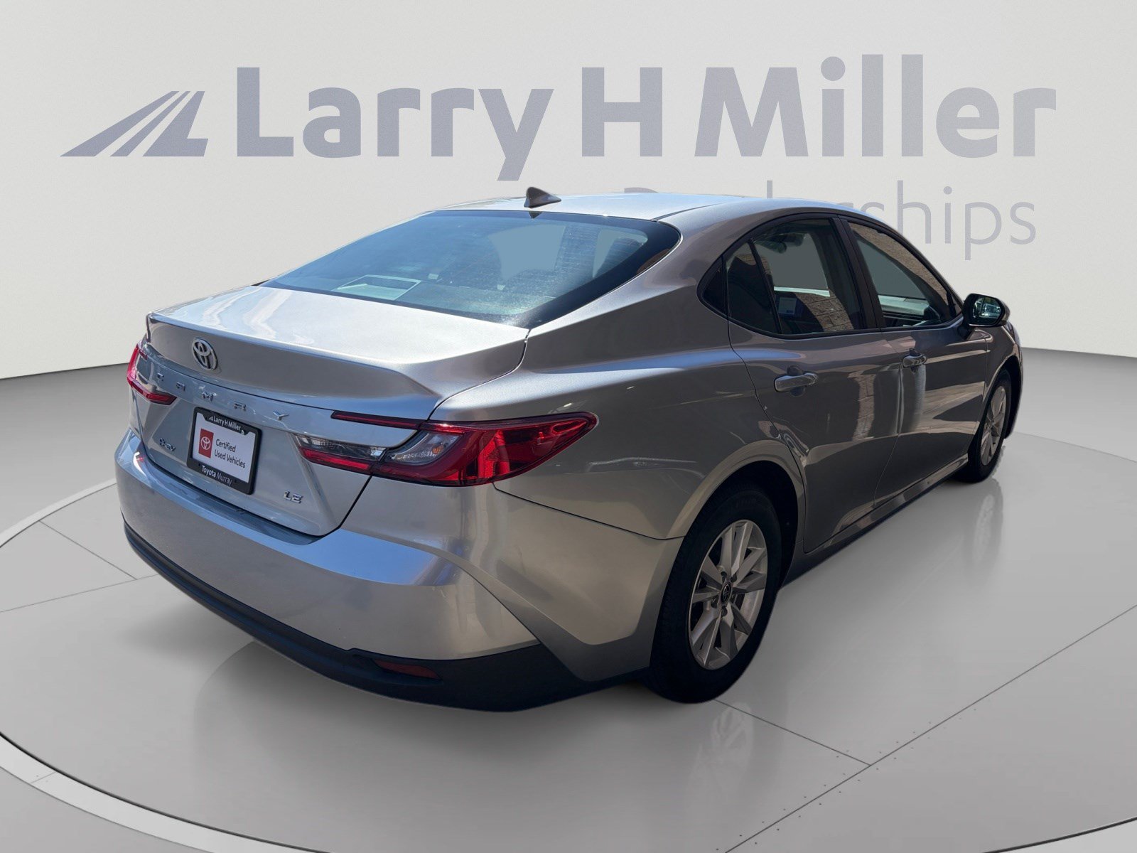 Used 2025 Toyota Camry LE FWD image 5