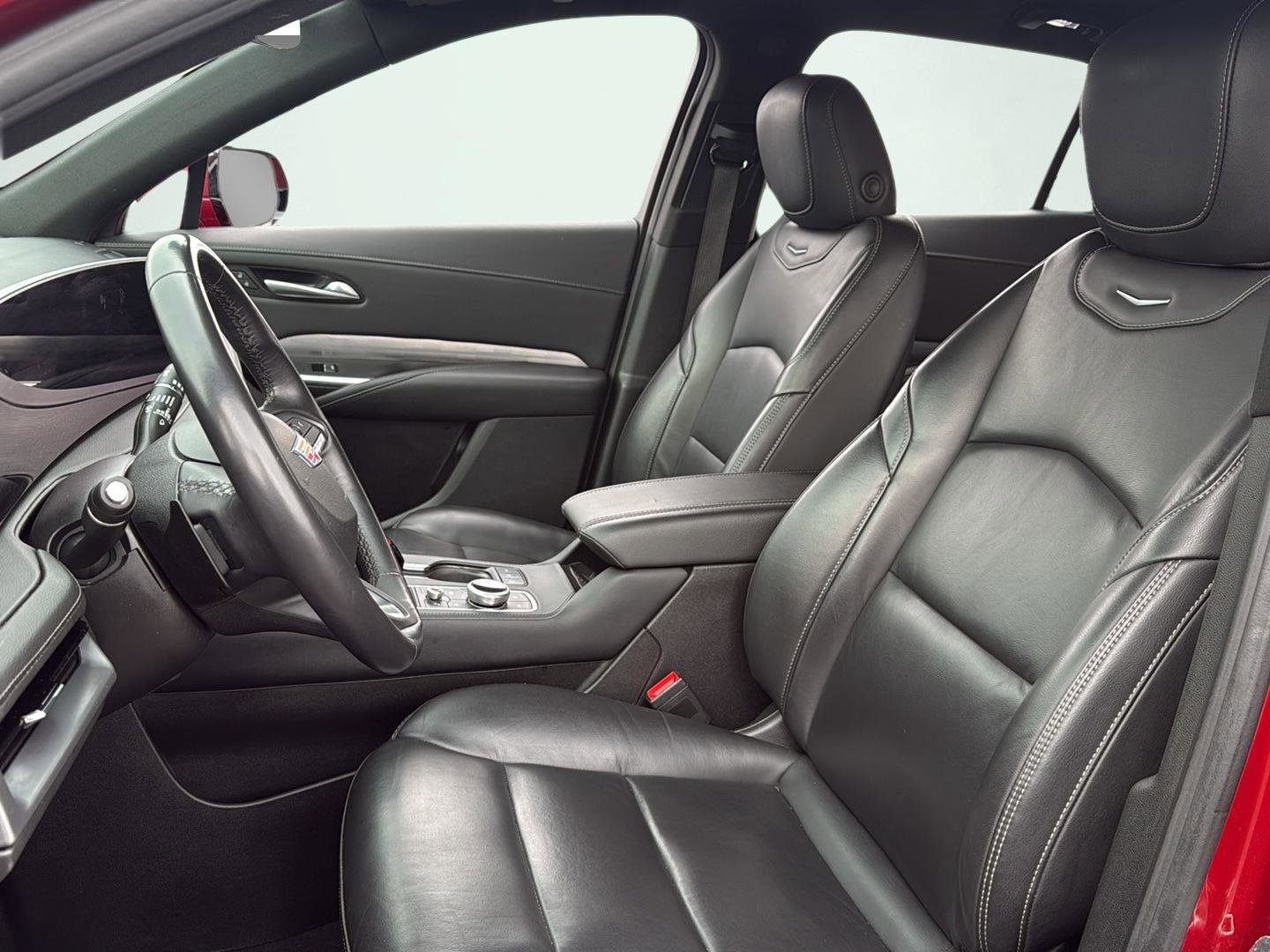 Used 2024 Cadillac XT4 Premium Luxury image 10