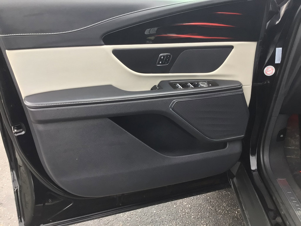 Used 2024 Lincoln Nautilus Reserve image 7