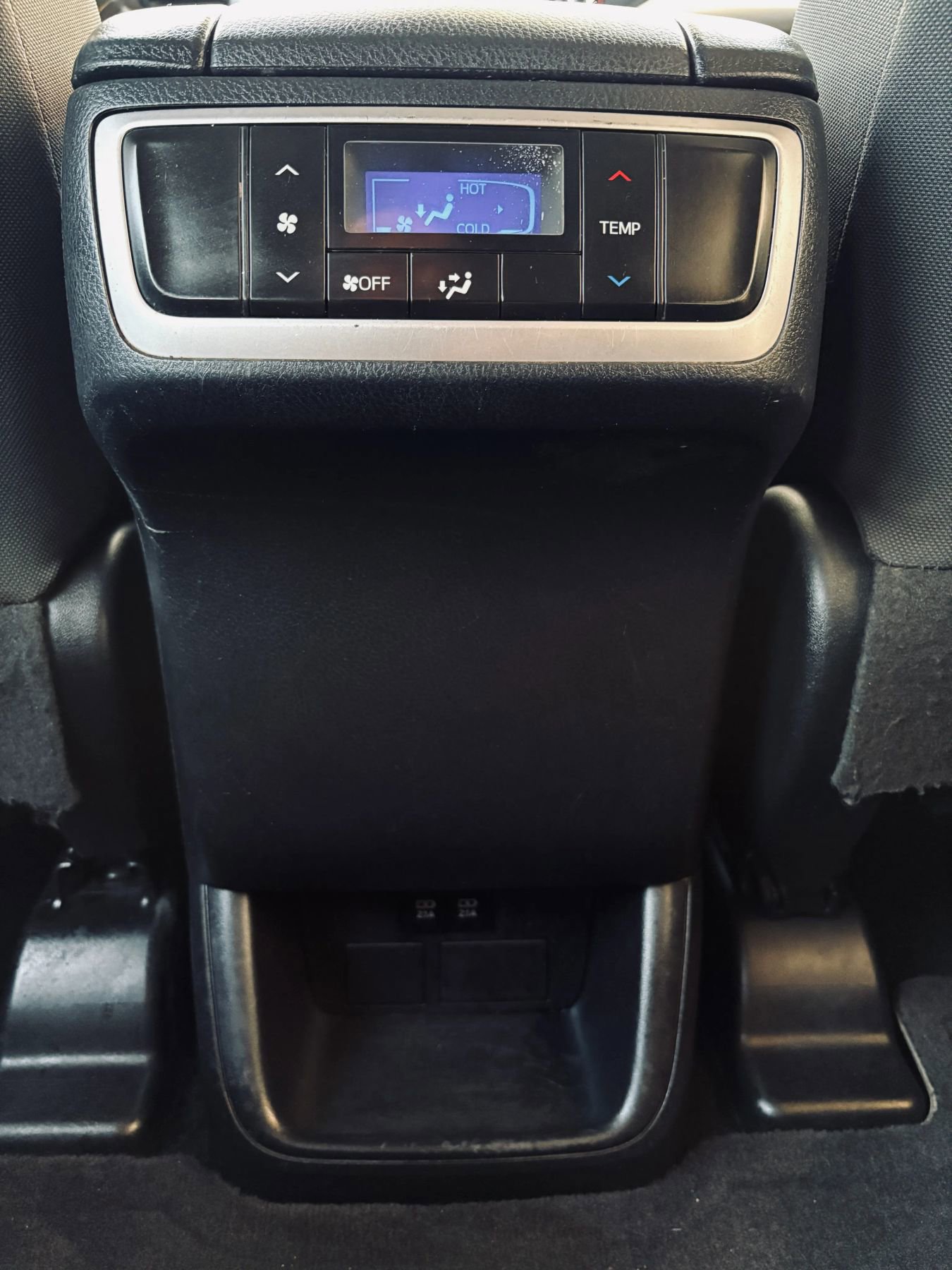 Used 2017 Toyota Highlander LE FWD image 11