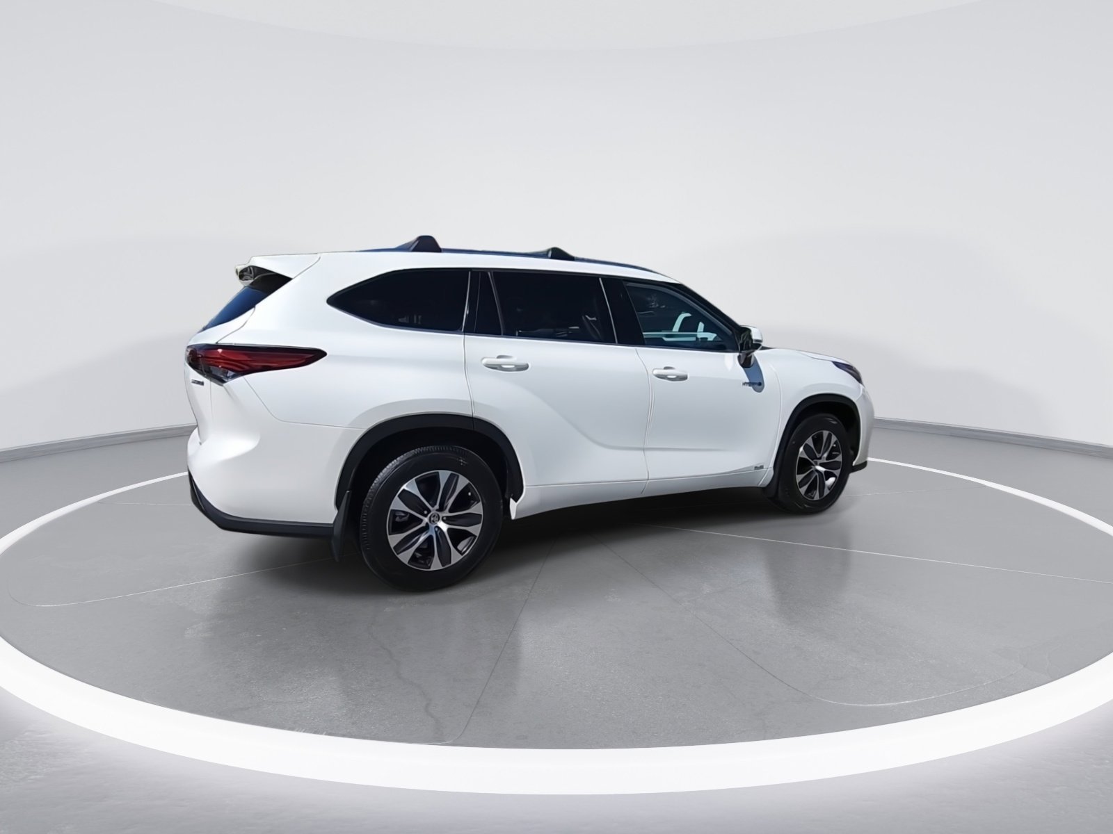 Used 2021 Toyota Highlander XLE image 8