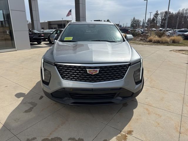 Used 2025 Cadillac XT4 Premium Luxury image 2