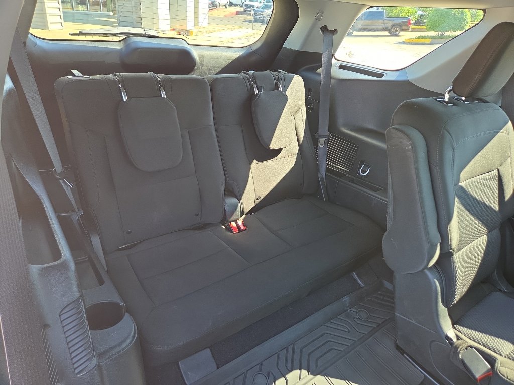 Used 2024 Ford Explorer XLT RWD image 16