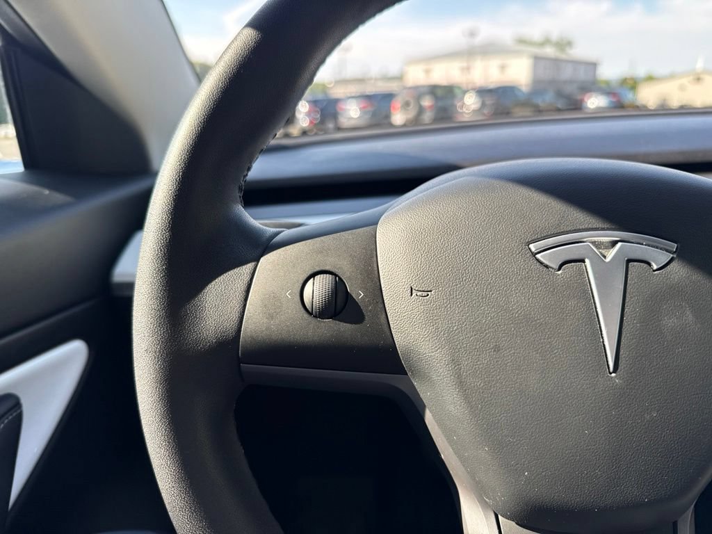 Used 2020 Tesla Model 3 Standard Range RWD image 14