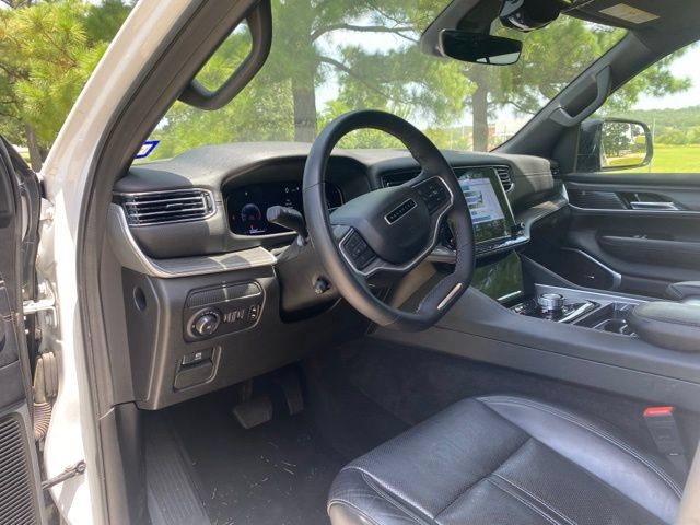 Used 2024 Jeep Wagoneer L Series II RWD image 13