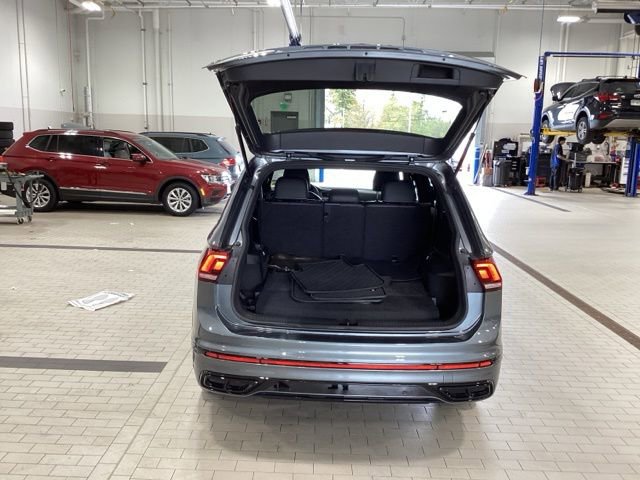 Certified 2023 Volkswagen Tiguan SE R-Line FWD image 24
