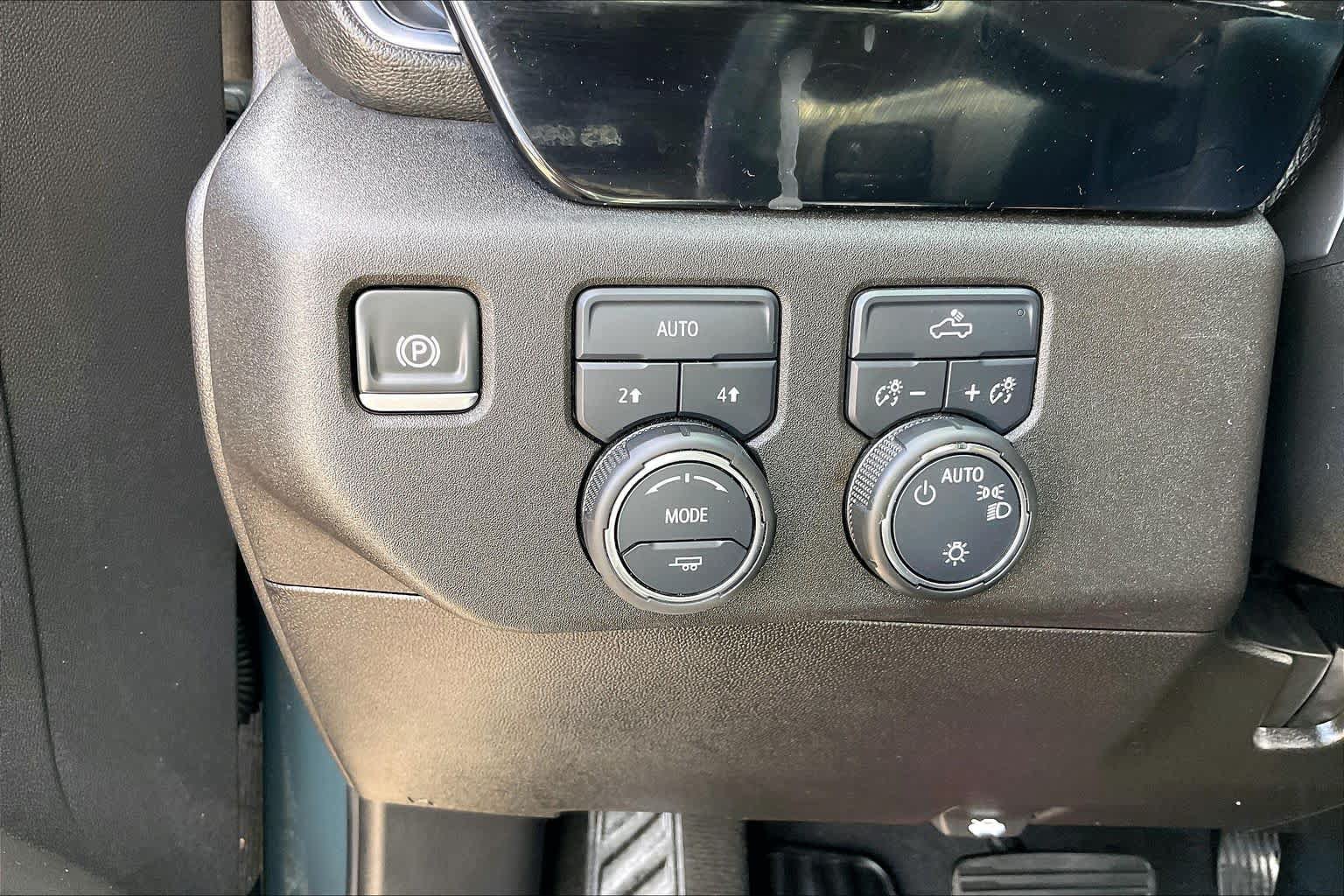 Used 2025 Chevrolet Silverado 1500 LT AWD/4WD image 14