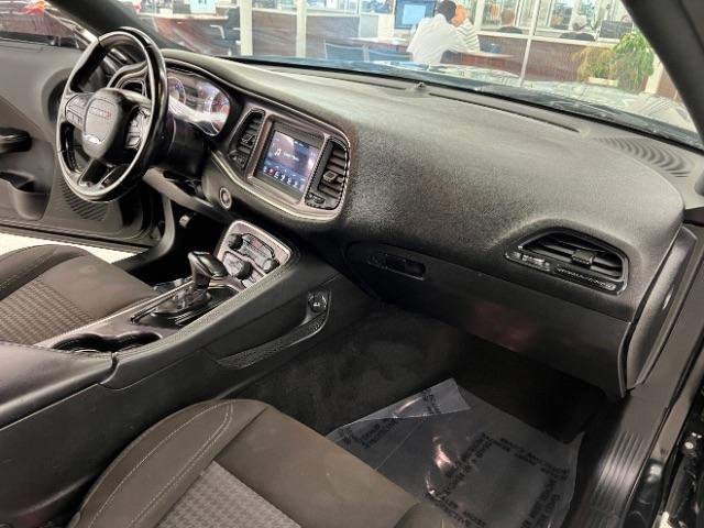 Used 2020 Dodge Challenger SXT RWD image 9