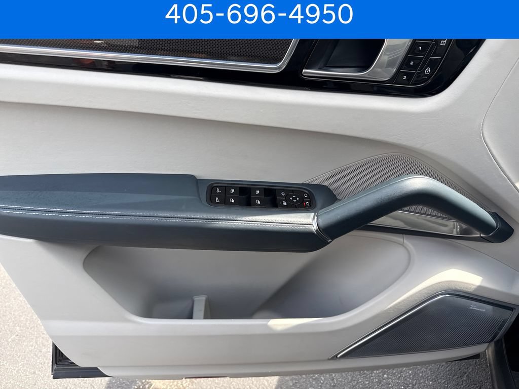 Used 2019 Porsche Cayenne Turbo AWD/4WD image 12