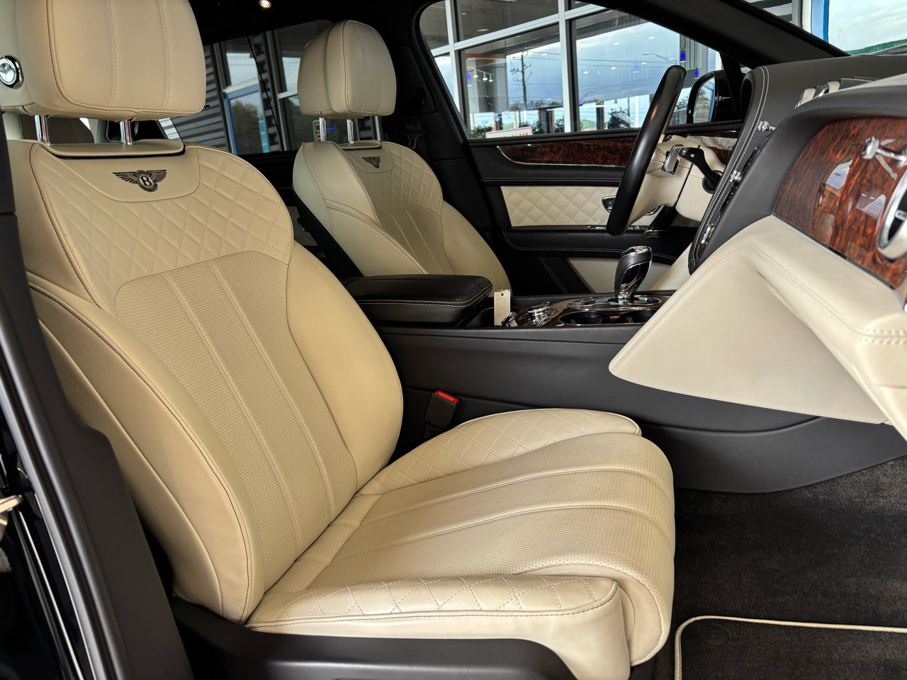 Used 2018 Bentley Bentayga Mulliner image 21