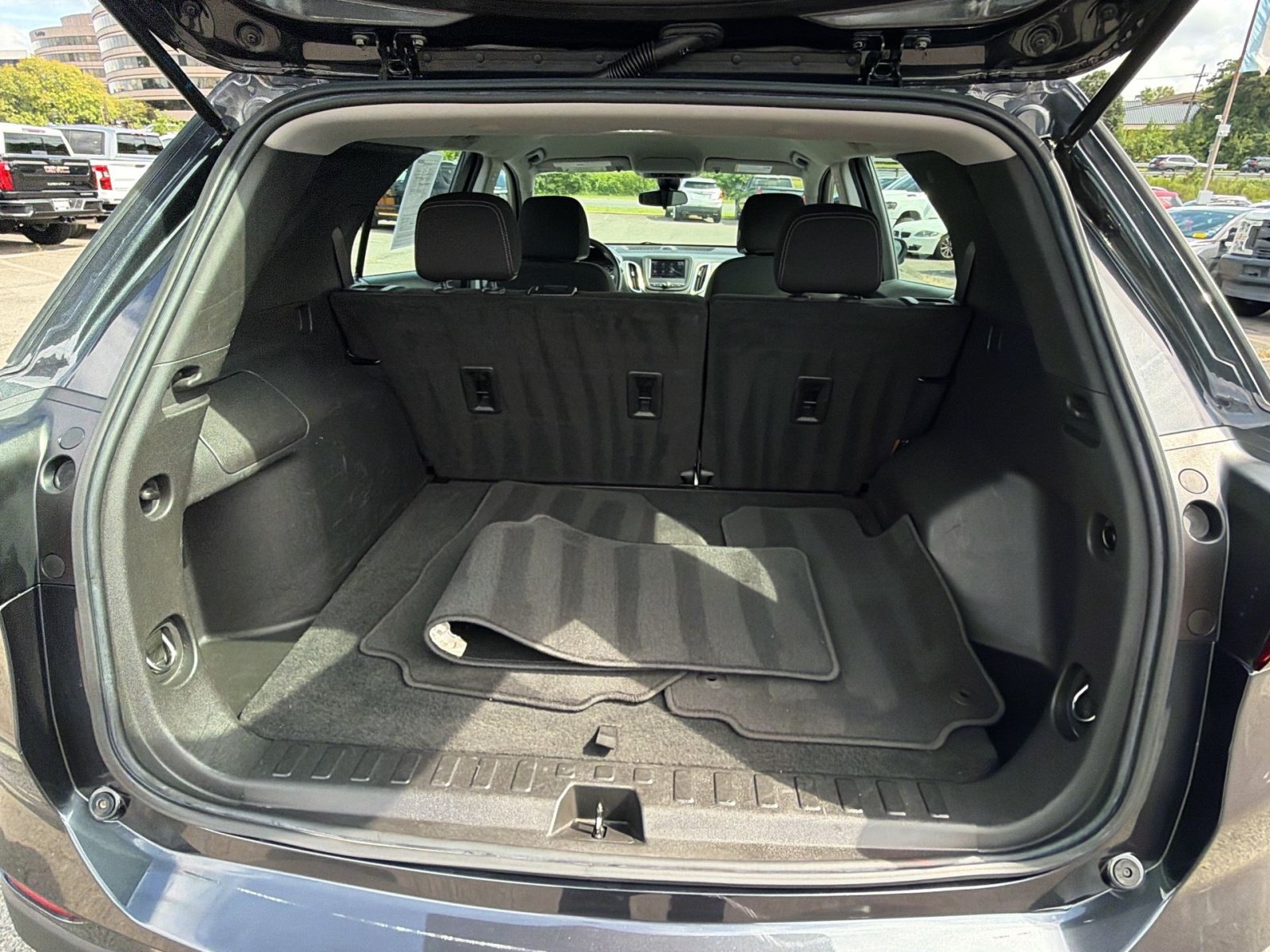 Used 2022 Chevrolet Equinox LS w/ Driver Confidence II Package AWD/4WD image 25