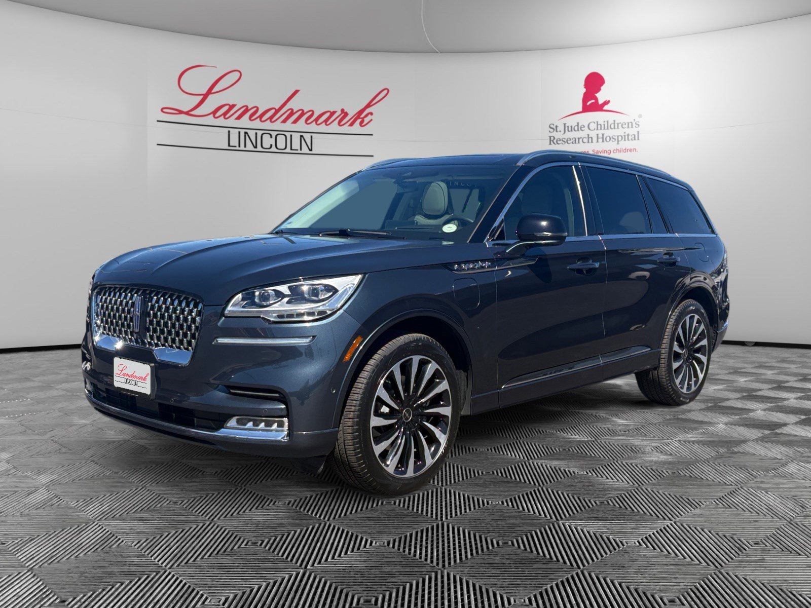 Certified 2023 Lincoln Aviator Black Label Grand Touring w/ Class IV Trailer Tow Package image 1