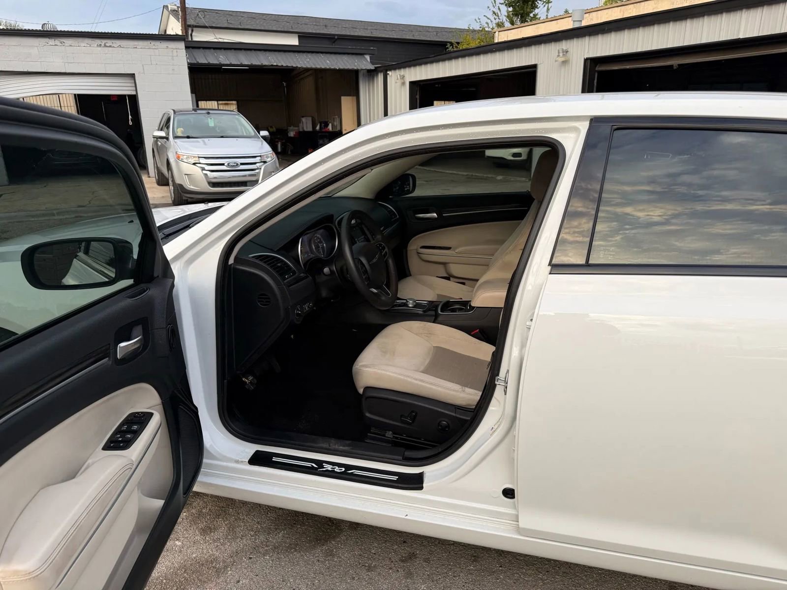 Used 2022 Chrysler 300 Touring w/ Sport Appearance Package RWD image 7