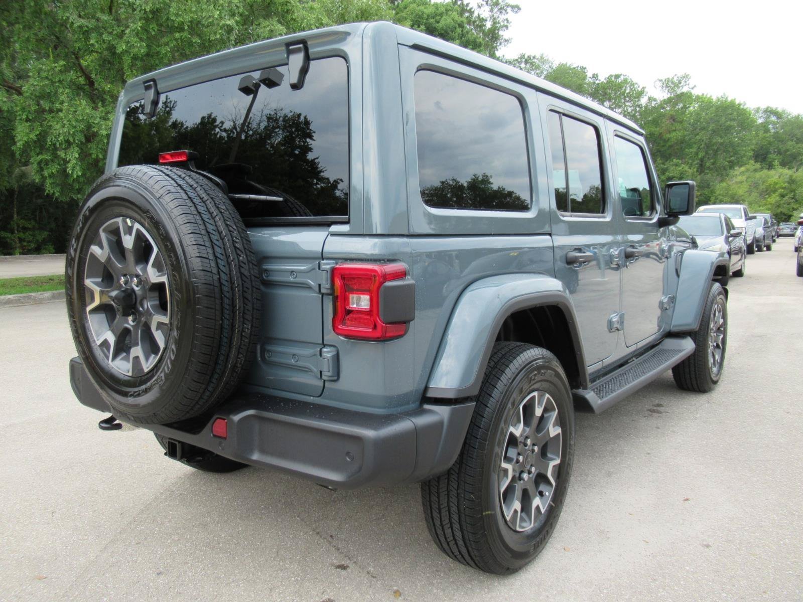 New 2026 Jeep Wrangler Unlimited Sahara AWD/4WD image 7