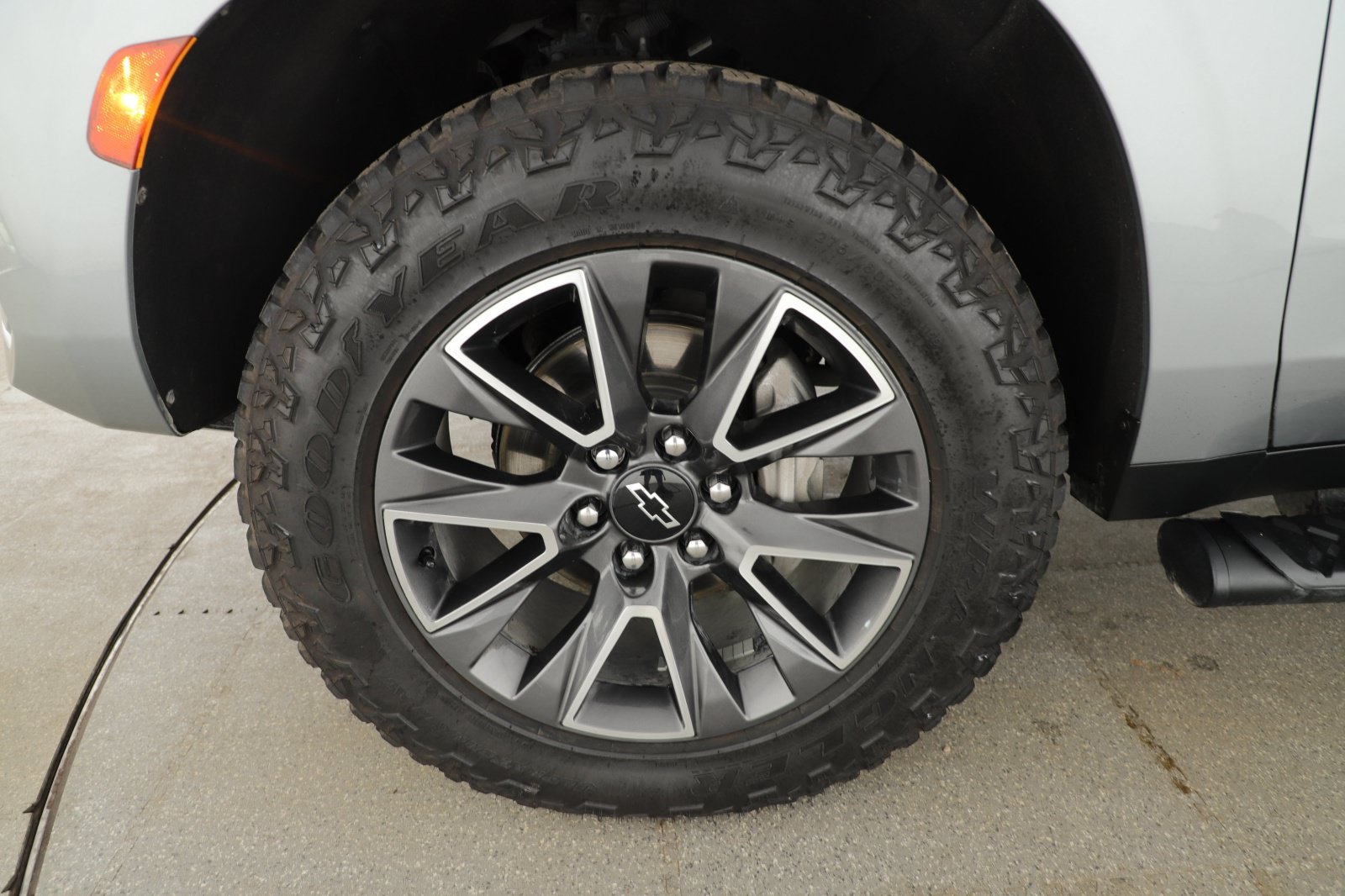 Used 2023 Chevrolet Tahoe Z71 w/ Luxury Package AWD/4WD image 7