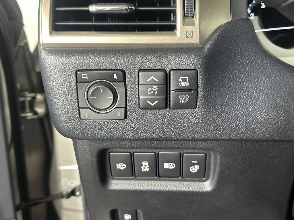 Used 2021 Lexus GX 460 Luxury w/ Accessory Package AWD/4WD image 33