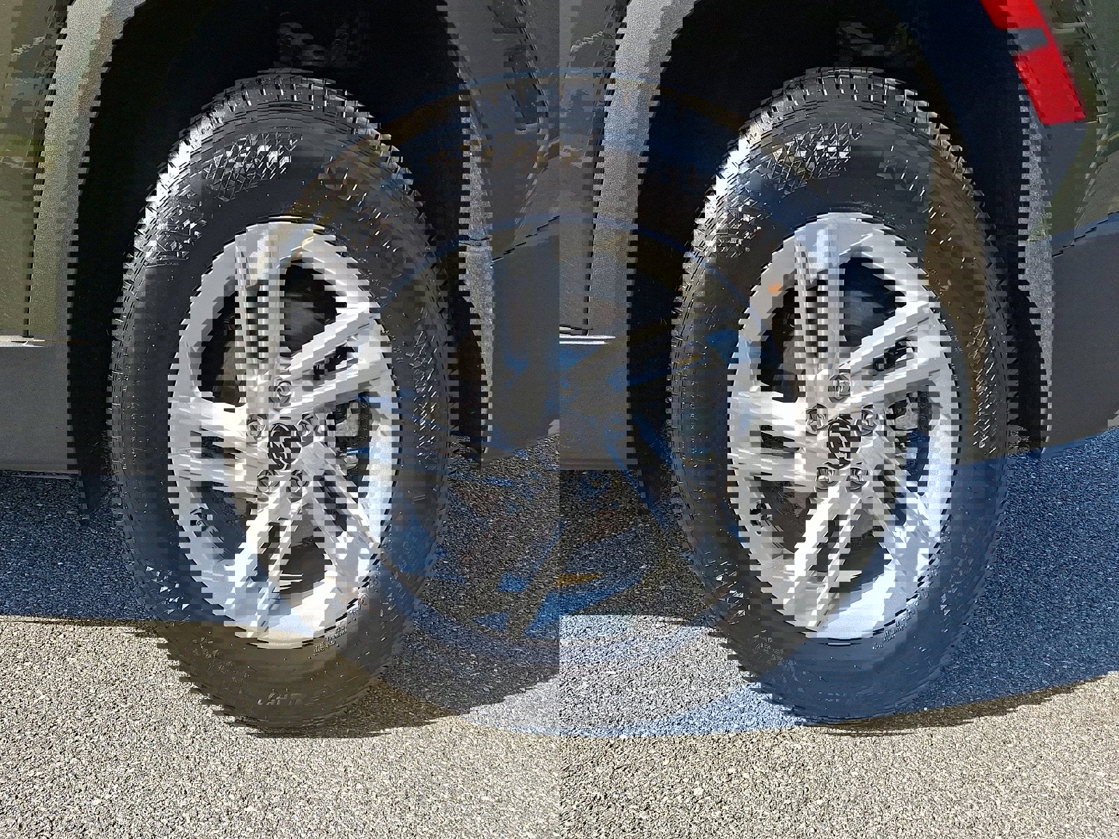 Certified 2025 Hyundai Tucson SE image 9