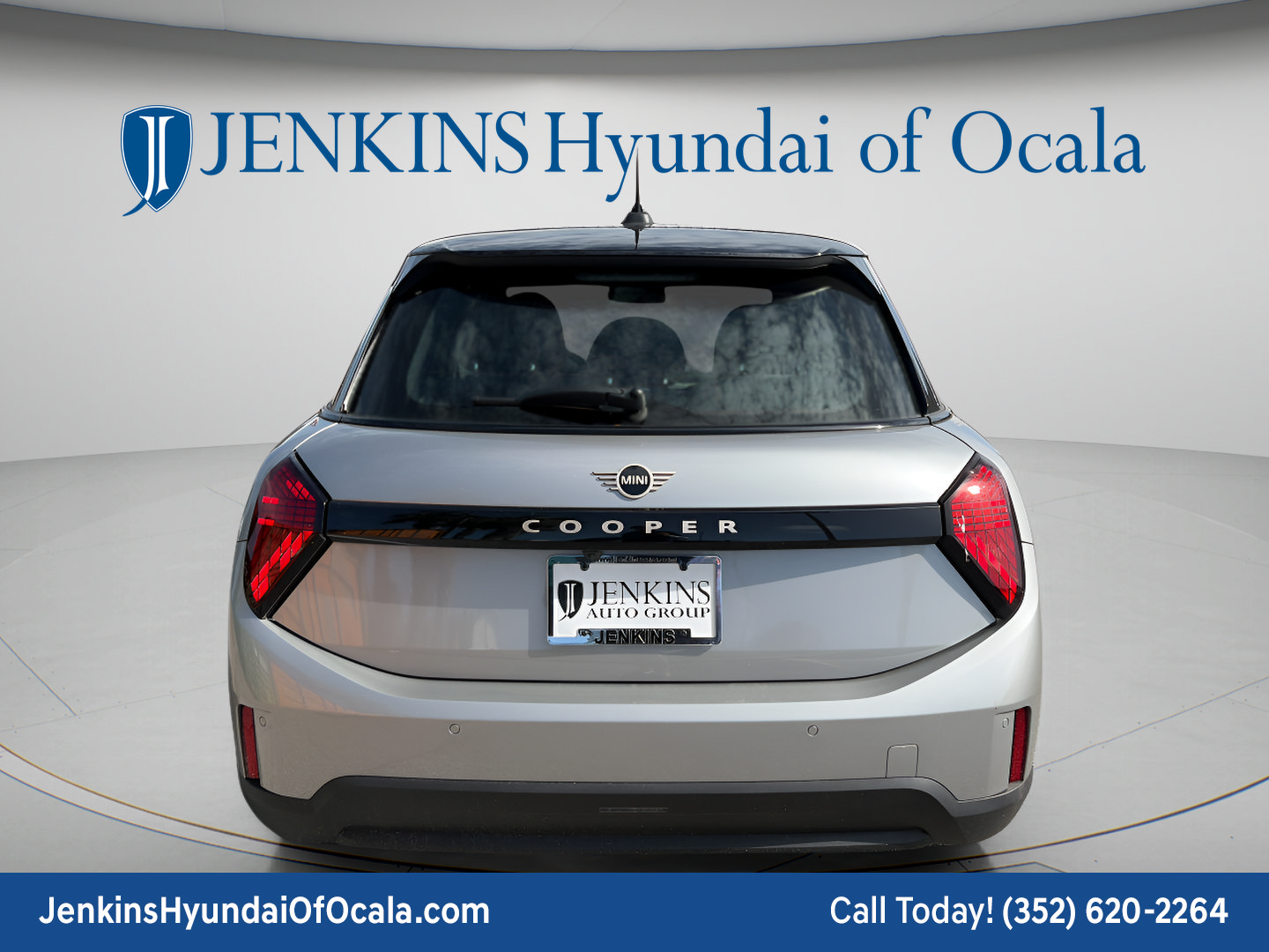 Used 2025 MINI Cooper 4-Door Hardtop FWD image 4