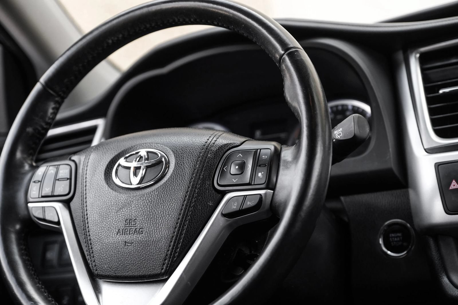 Used 2017 Toyota Highlander Limited Platinum FWD image 23