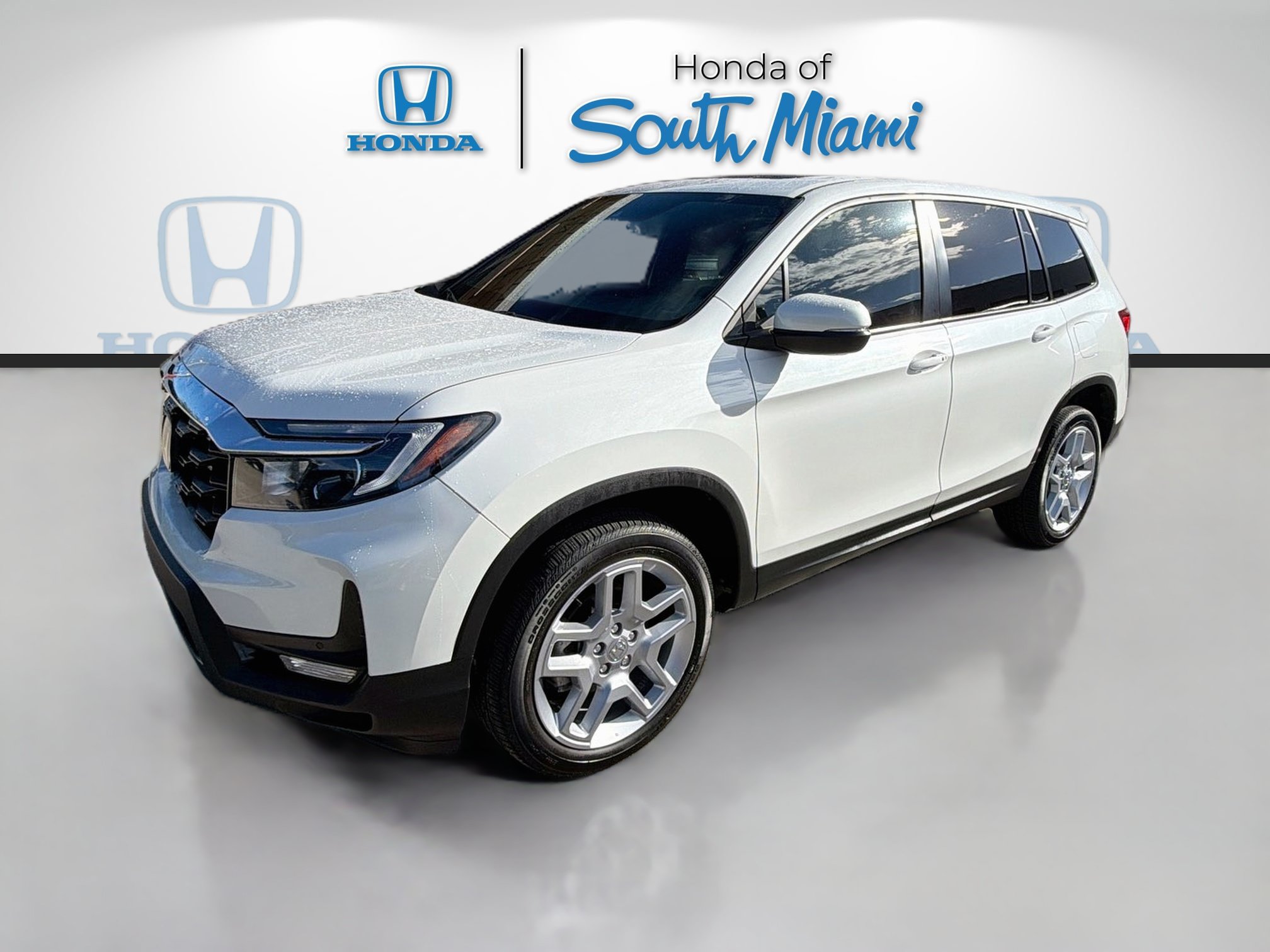 Certified 2025 Honda Passport EX-L image 3