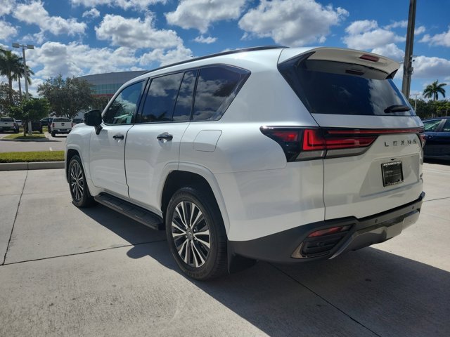 Used 2022 Lexus LX 600 4WD w/ Premium Package image 5
