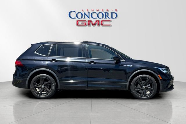 Used 2023 Volkswagen Tiguan SE R-Line AWD/4WD image 3