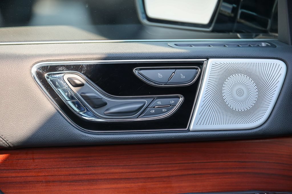 Used 2024 Lincoln Navigator Reserve AWD/4WD image 5