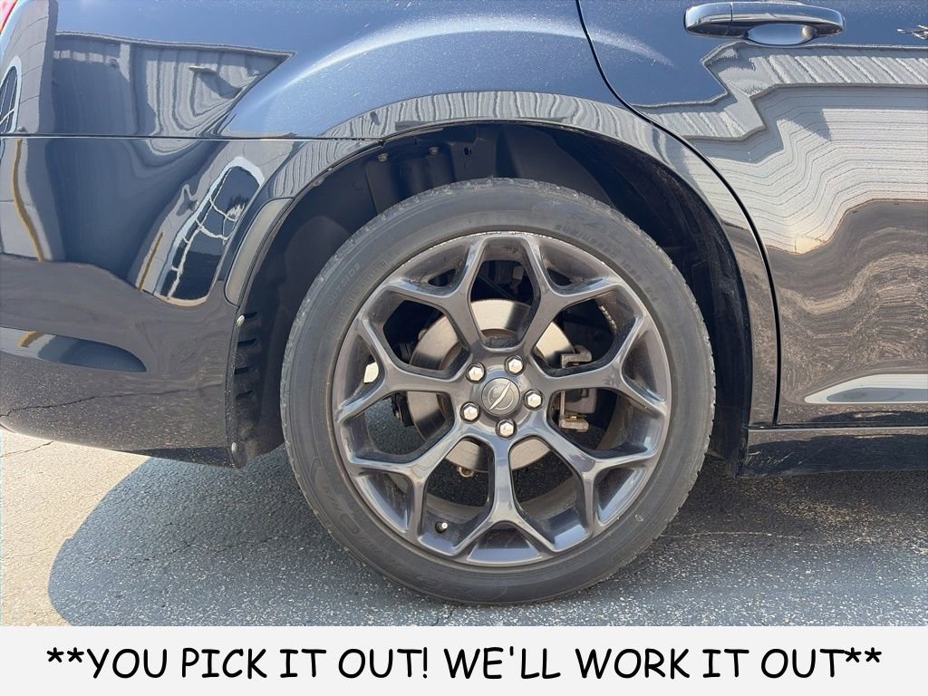 Used 2019 Chrysler 300 Touring w/ Sport Appearance Package RWD image 7