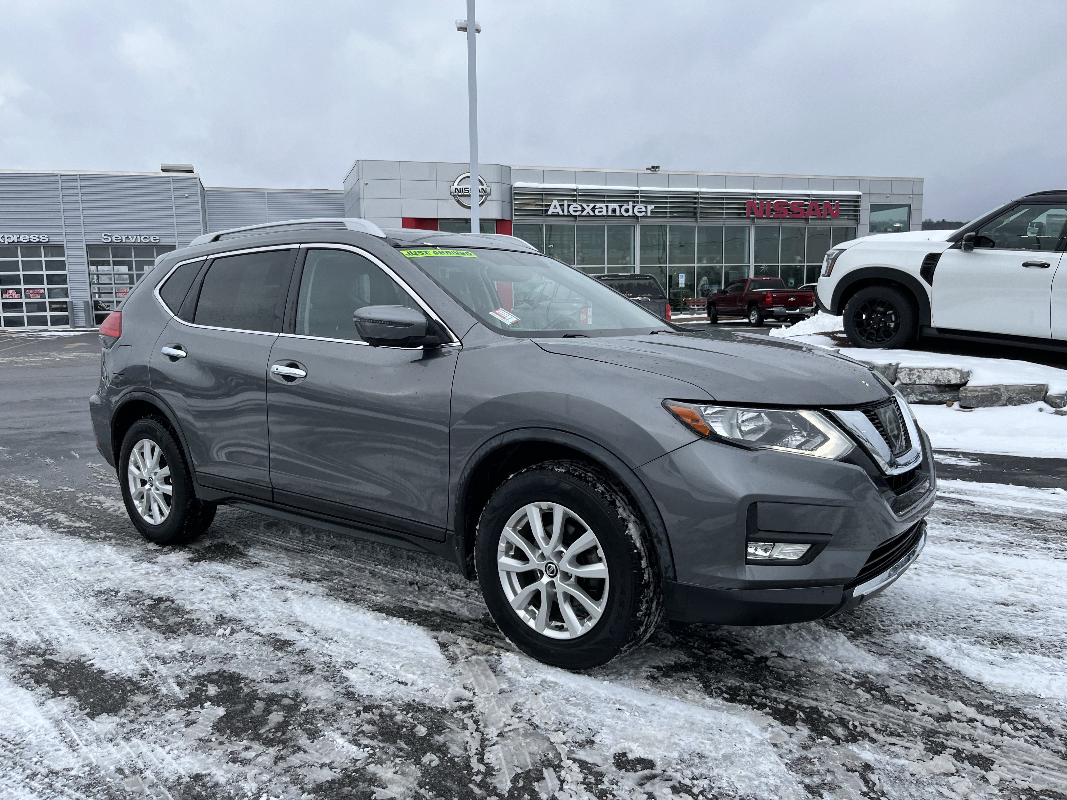 Used 2017 Nissan Rogue SV w/ Sun & Sound Touring Package image 1