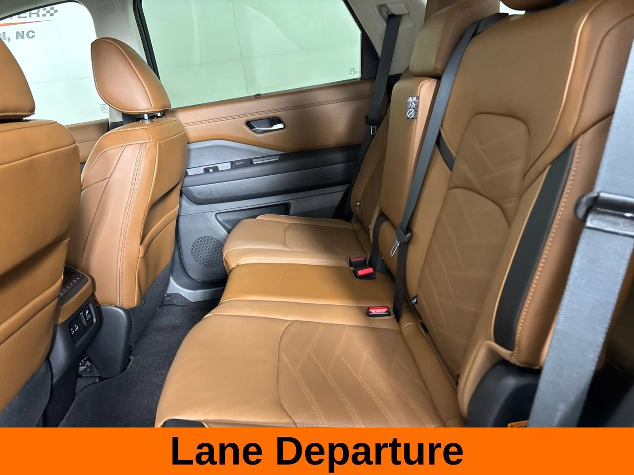 Used 2025 Nissan Pathfinder Platinum w/ Cargo Package FWD image 26