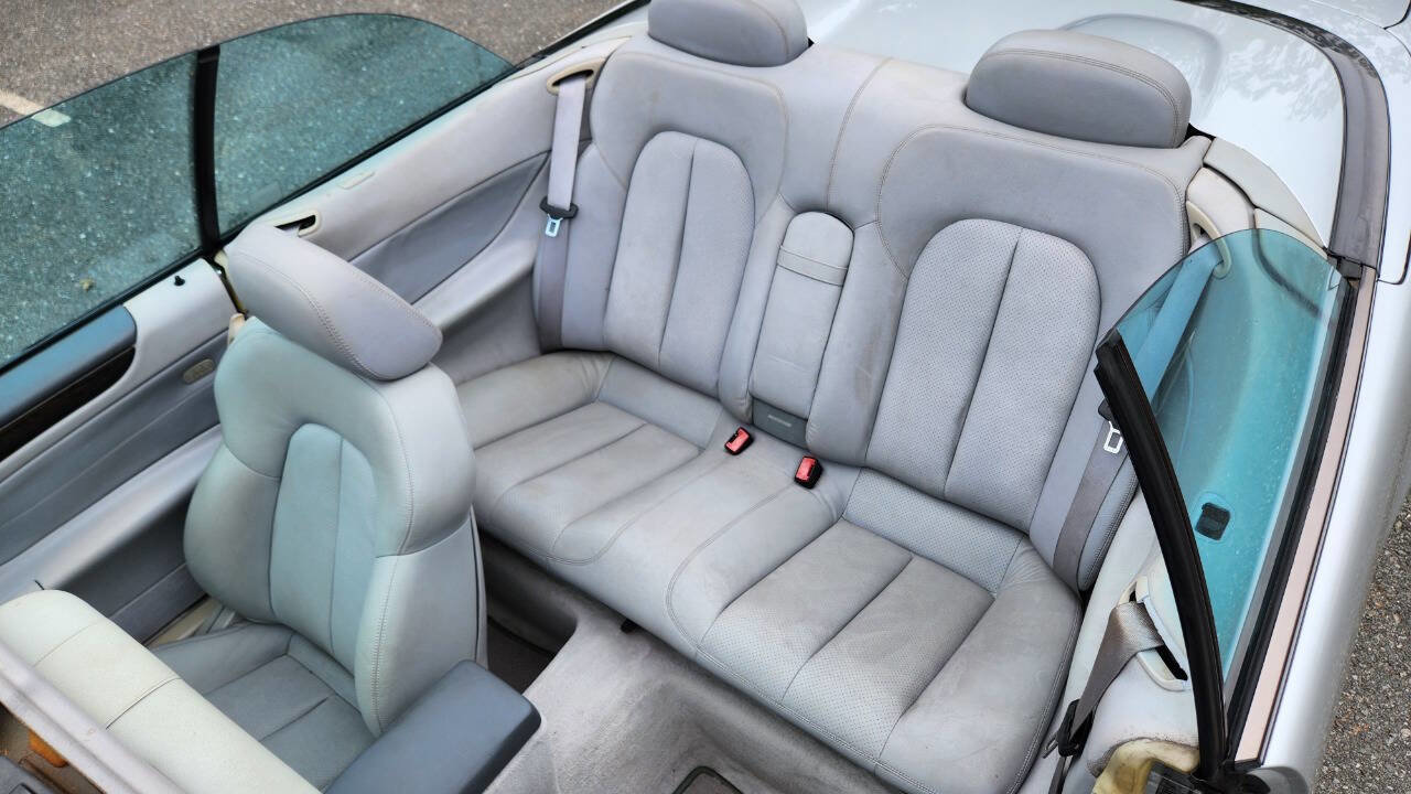 Used 2001 Mercedes-Benz CLK 430 Cabriolet image 32