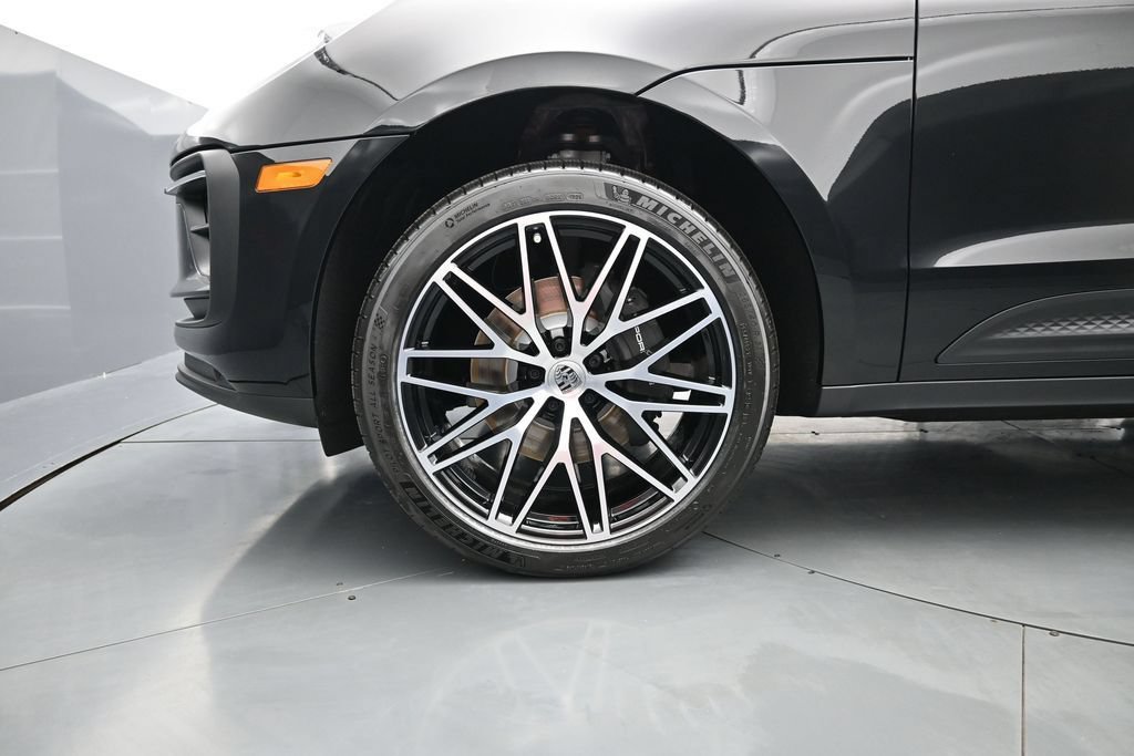 New 2026 Porsche Macan AWD/4WD image 10