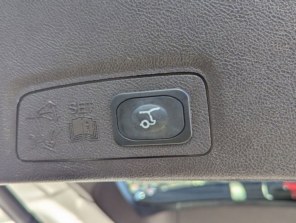 Used 2016 Lincoln MKC Reserve image 26