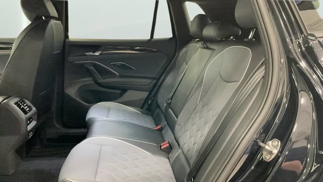 New 2026 Volkswagen Tiguan SEL R-Line AWD/4WD image 17