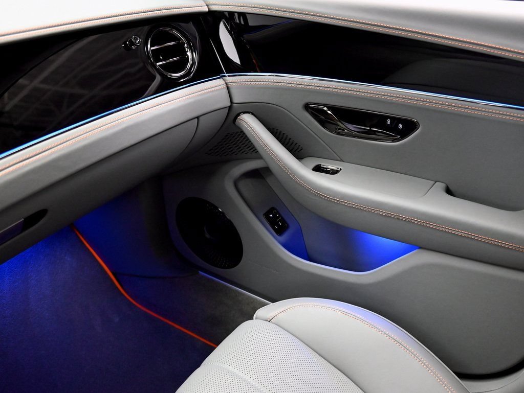Used 2025 Bentley Flying Spur Plug-In Hybrid AWD/4WD image 31