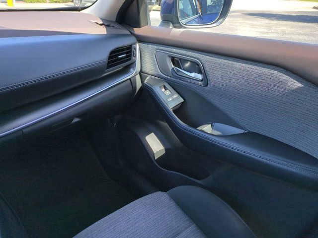 Used 2023 Nissan Rogue SV AWD/4WD image 18