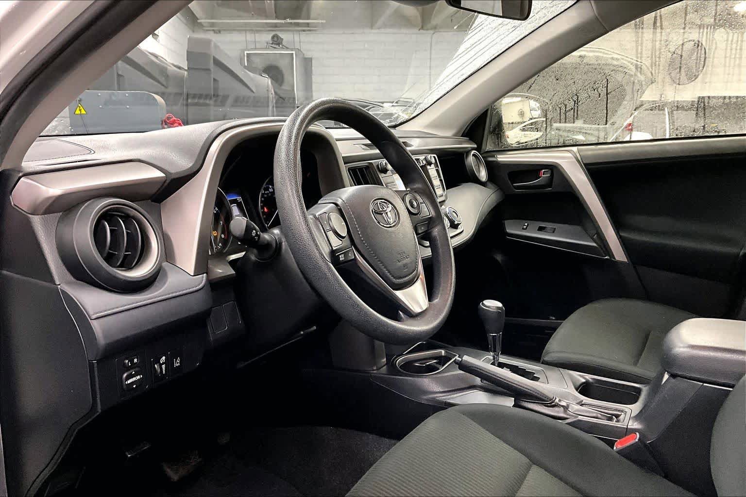 Used 2018 Toyota RAV4 LE w/ Carpet Mat Package image 17