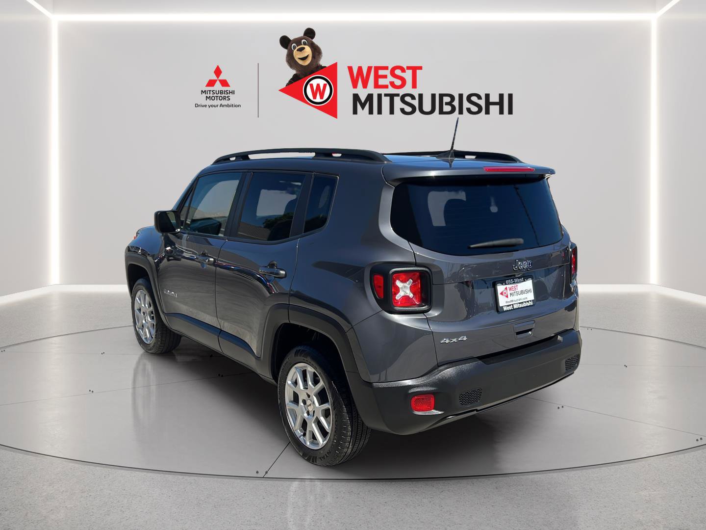 Used 2023 Jeep Renegade Latitude w/ Sun & Fun Group AWD/4WD image 4