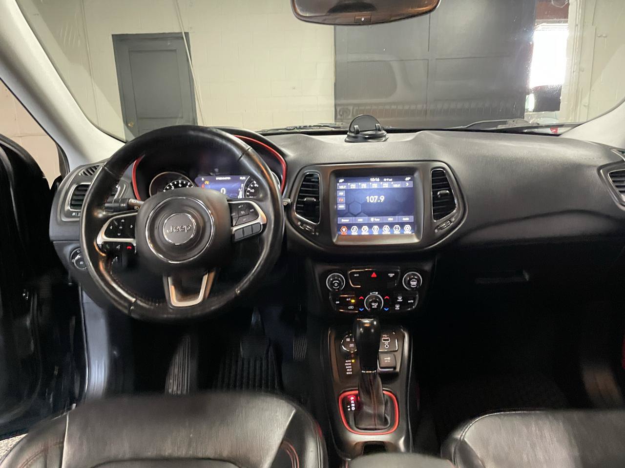 Used 2019 Jeep Compass Trailhawk w/ Leather Interior Group AWD/4WD image 22